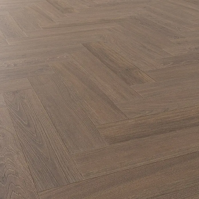 Krono Original Laminat Durastar Herringbone - Dark Montanara Oak, Fischgrät, 630 x 126 x 9 mm - Brauner Fischgrätmuster-Holzboden.