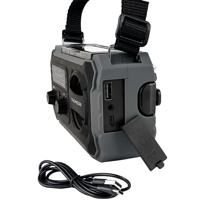 Thomson Radio de batería solar de emergencia RT280G - Gris, 8,8 x 16,8 x 7 cm, AM / FM / LINTERNA - Radio de emergencia portátil gris oscuro y negra con correa negra, puertos USB y un cable de carga enrollado.