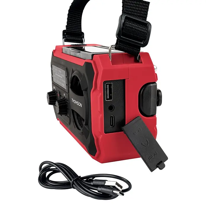 Thomson Radio de batería solar de emergencia RT280R - Rojo, 8,8 x 16,8 x 7 cm, AM / FM / LINTERNA - Radio de emergencia portátil roja y negra con correa negra y cable de carga USB negro enrollado.