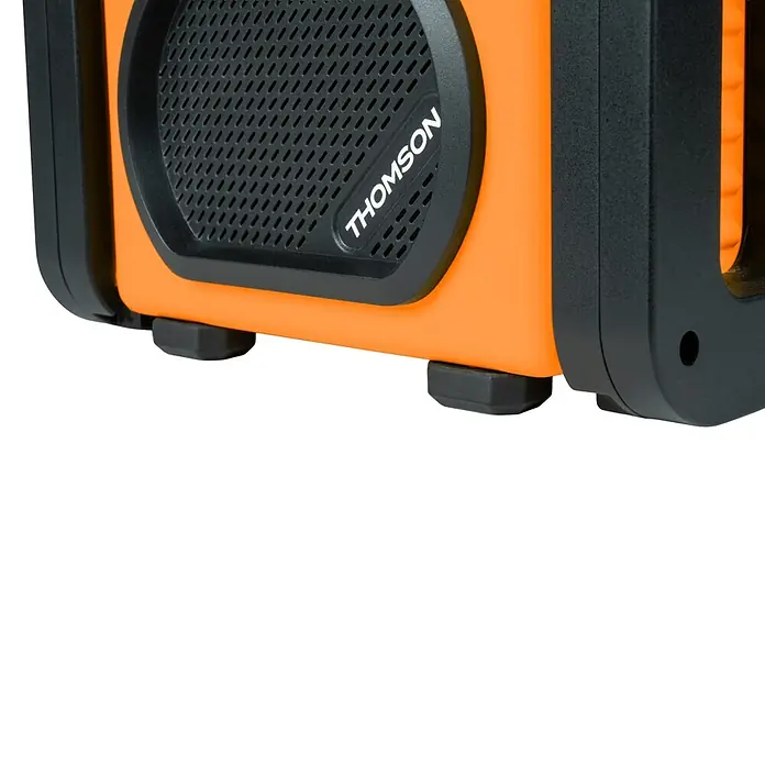 Thomson Radio de batería para la obra WKR60BT - 2.000 mAh - Altavoz portátil naranja y negro con rejilla negra con el logo 'THOMSON' y pies de goma resistentes.