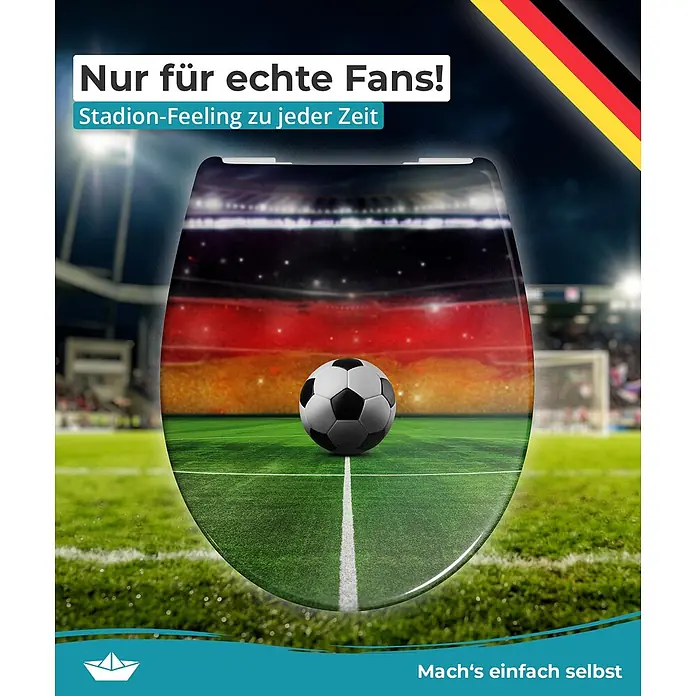 Calmwaters WC-Sitz Motiv Halbzeitpause - Duroplast, Mehrfarbig, Mit Absenkautomatik - Fußball-Thema Toilettensitz mit Stadion-Grafik, einem Fußball auf grünem Rasen und deutscher Flagge. Ideal für Fans.