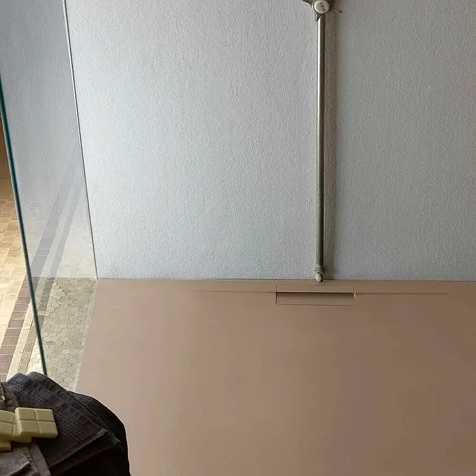 Poalgi Duschwanne Supra - L x B: 120 x 90 cm, Verbundwerkstoff, Beige - Beige Duschwanne mit integriertem linearem Ablauf in einer modernen Duschkabine.