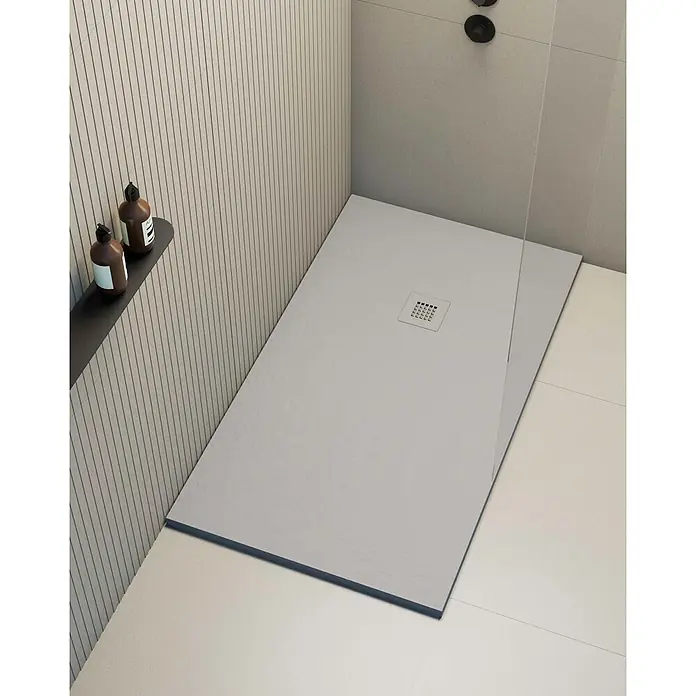 Poalgi Duschwanne Hos's - L x B: 160 x 75 cm, Verbundwerkstoff, Hellgrau - Hellgraue, strukturierte Duschwanne mit quadratischem Abfluss, integriert in einen modernen Duschbereich.