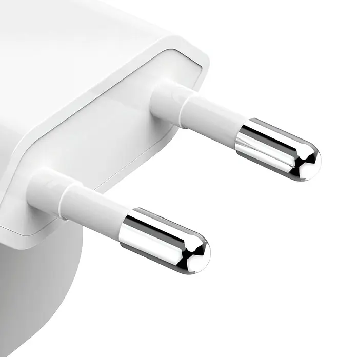 Hama Schnellladegerät 00201955 GaN 2x USB-C faltbares Mini-Ladegerät PD 40 W - Weiß - Weißes Netzteil mit zwei verchromten Steckerstiften.