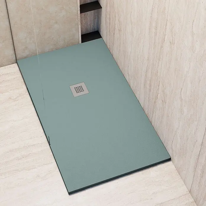Poalgi Duschwanne Arena - L x B: 120 x 90 cm, Verbundwerkstoff, Grün - Grünblauer, texturierter, rechteckiger Duschwannenboden mit quadratischem Ablaufgitter in einer gefliesten Dusche.