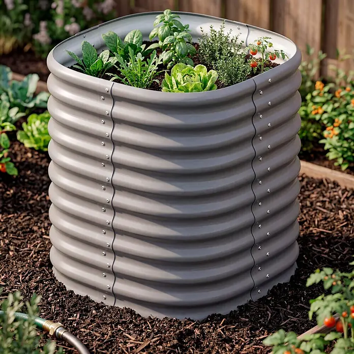 Vitavia Hochbeet Terra 858 - 82 x 82 x 85,8 cm, Zincalume®, Granit - Hohes, graues Wellblech-Hochbeet im Garten, gefüllt mit frischem Gemüse und Kräutern wie Salat, Basilikum und Tomaten.