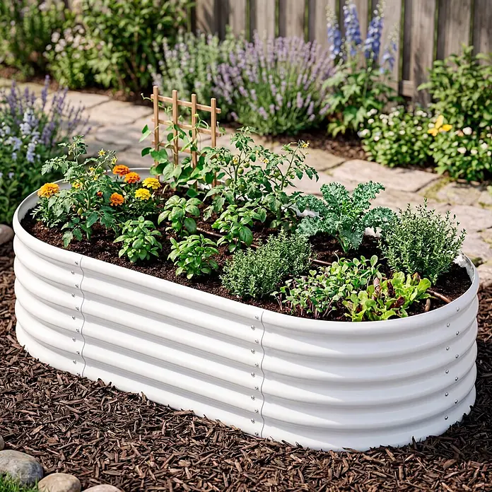Vitavia Hochbeet Terra 401 - 162 x 82 x 40,1 cm, Zincalume®, Blank - Weißes ovales Hochbeet aus Wellblech, gefüllt mit verschiedenen Kräutern und Gemüsesorten in einem Garten.