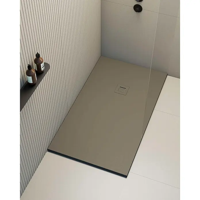 Poalgi Duschwanne Hos's - L x B: 120 x 90 cm, Verbundwerkstoff, Braun - Modernes, rechteckiges taupefarbenes Duschbecken mit quadratischem Gitterrost, in moderner Duschumgebung.