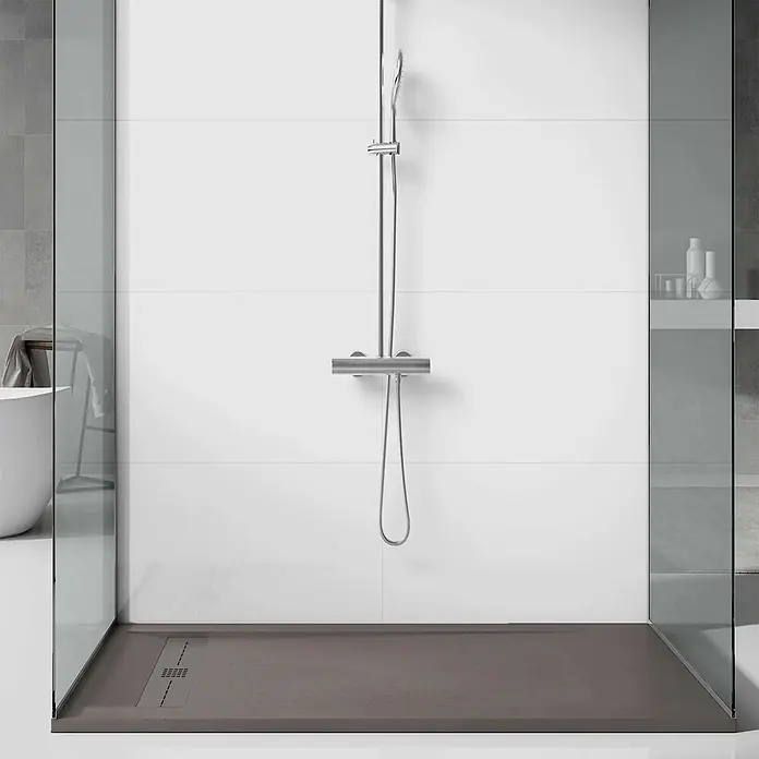 Poalgi Duschwanne Gneis - L x B: 120 x 90 cm, Verbundwerkstoff, Braun - Texturierte dunkelgraue Duschwanne mit linearem Ablauf für eine moderne Dusche.