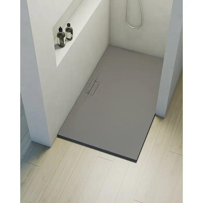 Poalgi Duschwanne Shile - L x B: 120 x 90 cm, Verbundwerkstoff, Grau - Dunkelgraue Duschwanne mit linearem Ablauf, bündig mit hellem Holzfußboden im modernen Duschbereich.
