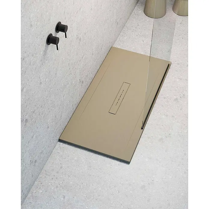 Poalgi Duschwanne Clay - L x B: 120 x 90 cm, Verbundwerkstoff, Beige - Beige Duschwanne mit linearem Ablauf, integriert in ein modernes Badezimmer.