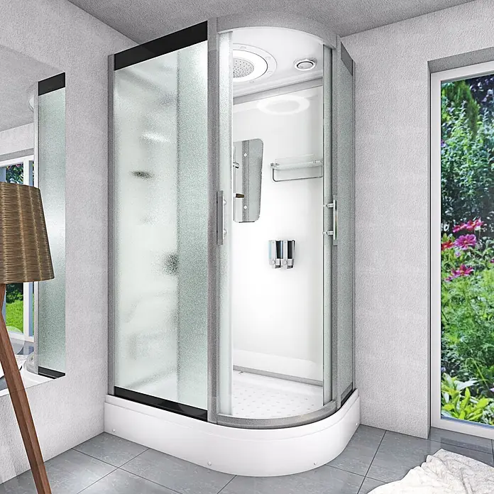 AcquaVapore Komplettdusche Fertigdusche D60-70M1R-EC - Weiß - Moderne, gebogene Duschkabine mit mattem Glas und weißer Basis in einem modernen Badezimmer.