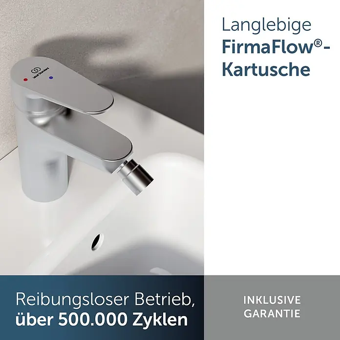 Ideal Standard Alu+ Bidetarmatur - Höhe: 140 mm, Silber - Verchromte Badarmatur mit integrierter Bidetdüse auf einem weißen Waschbecken.