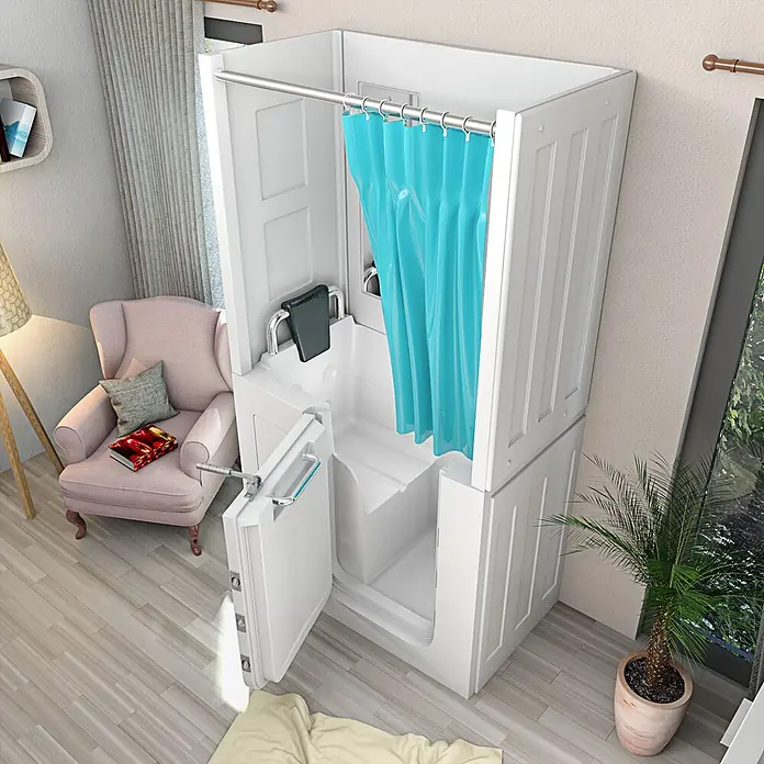 AcquaVapore Komplettdusche Fertigdusche S08D-B-L - Weiß - Weißer modularer Duschbadewanne mit Sitz, Haltegriffen und blauem Vorhang, in einem Raum für barrierefreies Baden integriert.