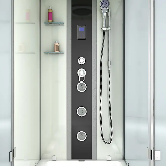 AcquaVapore Komplettdusche Fertigdusche K05-L01 - 180 x 90 x 225 cm, Weiß - Innenansicht einer modernen Duschkabine mit schwarzem Bedienfeld, Chrom-Duschkopf, Massagedüsen und Glasablagen mit Pflegeprodukten.