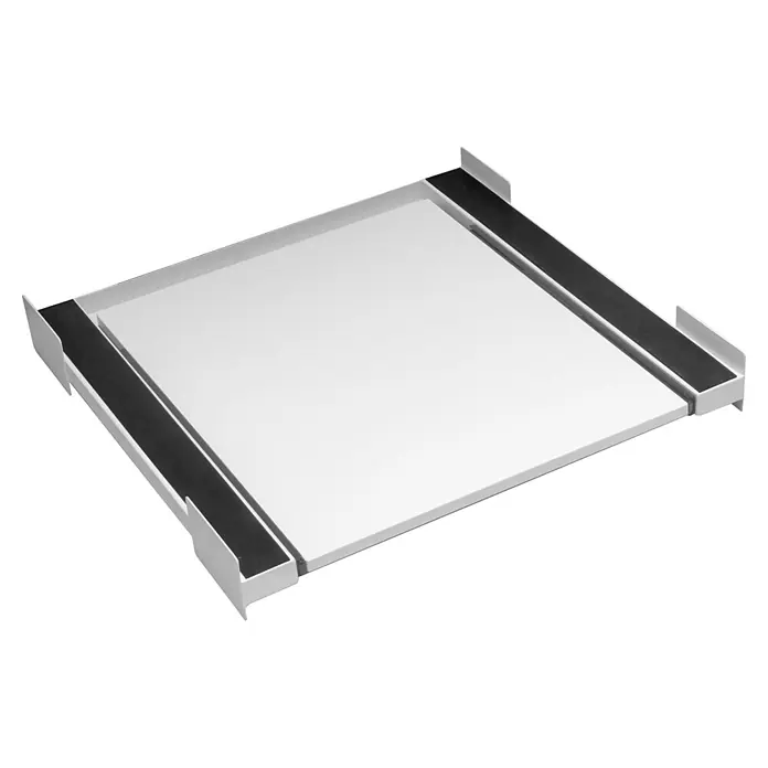 PKM Zwischenbaurahmen ZBR-A1 - Weiß, 60,9 x 58,5 cm - Weißes rechteckiges Tablett mit schwarzen strukturierten Streifen auf zwei Seiten, wahrscheinlich ein Organisationseinsatz.