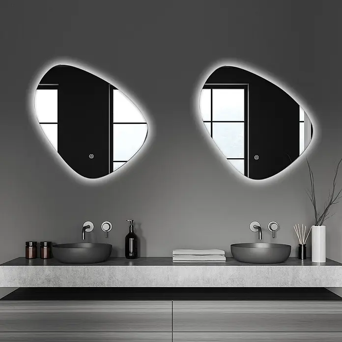 LOMAZOO Lichtspiegel LMZ-GENEVA - 60 x 60 cm, Durchmesser: 60 cm, Glänzend weiß - Paar moderner, asymmetrisch geformter LED-Badezimmerspiegel mit weiß beleuchteten Rändern.