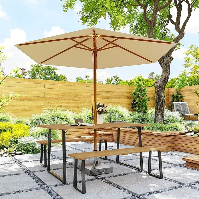 Outsunny Gartentisch-Set - Gesamtumfang: 3 -tlg., Stahl, Tannenholz - Gartensitzgruppe aus Holz und schwarzem Metall mit großem beigem quadratischem Sonnenschirm.