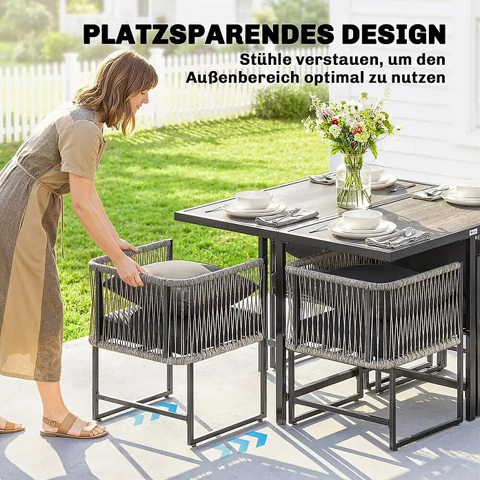 Outsunny Gartentisch-Set - Gesamtumfang: 5 -tlg., L x B x H: 108 x 108 x 72,5 cm, Stahl, DPC, PE-Rattan, Polyester - Frau schiebt dunkelgrauen geflochtenen Outdoor-Stuhl mit schwarzen Kissen unter passenden Esstisch, was platzsparendes Design zeigt.