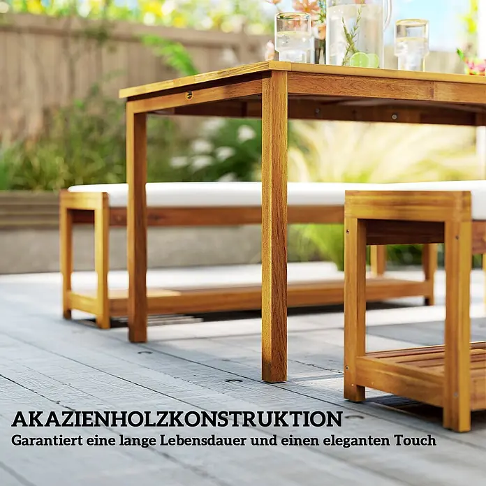 Outsunny Gartentisch-Set - Gesamtumfang: 3 -tlg., L x B x H: 150 x 85 x 75 cm, Akazienholz, Polyester, Schaumstoff - Akazienholz-Gartentisch mit Bänken und weißen Auflagen auf einer Holzterrasse.