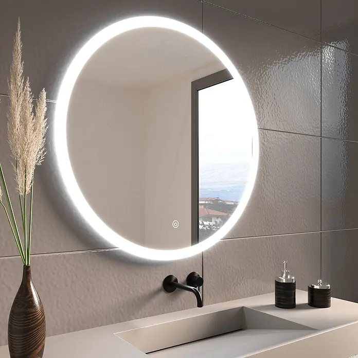 LOMAZOO Lichtspiegel LMZ-BOSTON - Durchmesser: 80 cm, Glänzend weiß - Runder LED-beleuchteter Badspiegel über einem Waschbecken.