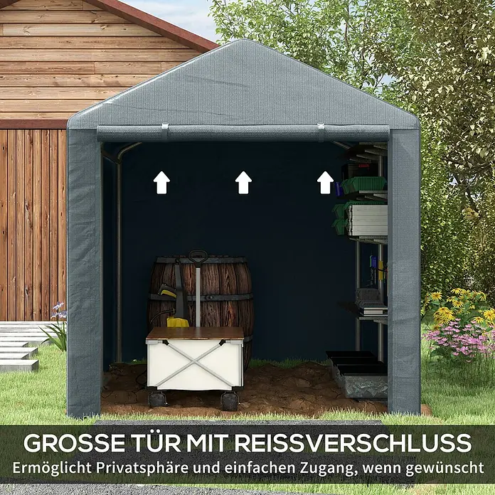 Outsunny Gerätehaus - Außenbreite inkl. Dachüberstand: 160 cm, Außentiefe inkl. Dachüberstand: 218 cm, Stahl, Dunkelgrau - Grauer Geräteschuppen mit großer Reißverschluss-Tür, geöffnet, Inhalt sichtbar, in einem Garten.