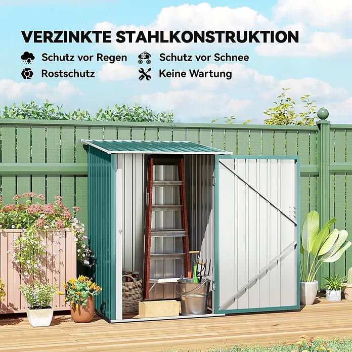 Outsunny Gerätehaus - Außenbreite inkl. Dachüberstand: 100 cm, Außentiefe inkl. Dachüberstand: 103 cm, Stahl, Grün - Ein grün-weißes Gartenhaus aus verzinktem Stahl mit offener Tür, das Werkzeuge und eine Leiter enthält, steht auf einer Holzterrasse im Garten.