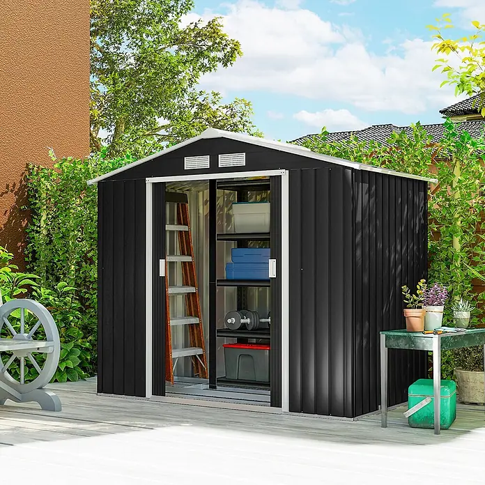Outsunny Gerätehaus - Außenbreite inkl. Dachüberstand: 213 cm, Außentiefe inkl. Dachüberstand: 130 cm, Stahl, Dunkelgrau - Schwarzer Metall-Gartenschuppen mit Schiebetüren, Regalen für Lagergegenstände, auf einer Holzterrasse.
