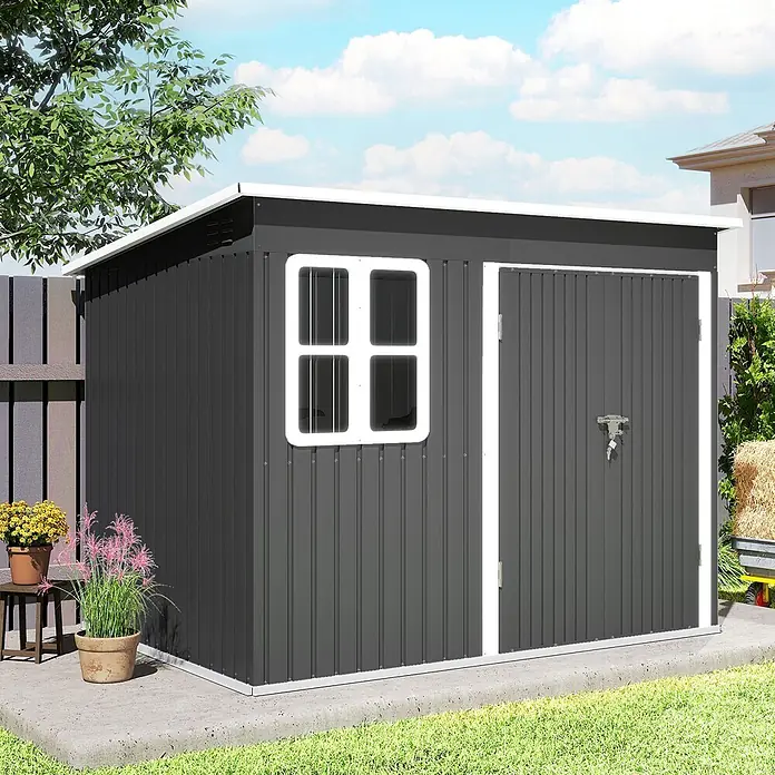 Outsunny Gerätehaus - Außenbreite inkl. Dachüberstand: 260 cm, Außentiefe inkl. Dachüberstand: 177 cm, Stahl, Dunkelgrau - Dunkelgrauer Metall-Gartenschuppen mit weißem Zierrahmen, einem Fenster und einer Tür, auf Betonfundament im Garten.