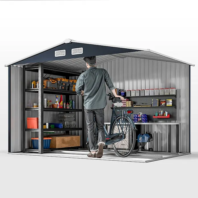 Outsunny Gerätehaus - Außenbreite inkl. Dachüberstand: 277 cm, Außentiefe inkl. Dachüberstand: 195 cm, Stahl, Dunkelgrau - Ein Mann führt ein Fahrrad in einen grauen Metallschuppen mit dunkelblauen Akzenten, der viel Stauraum und Regale zeigt.