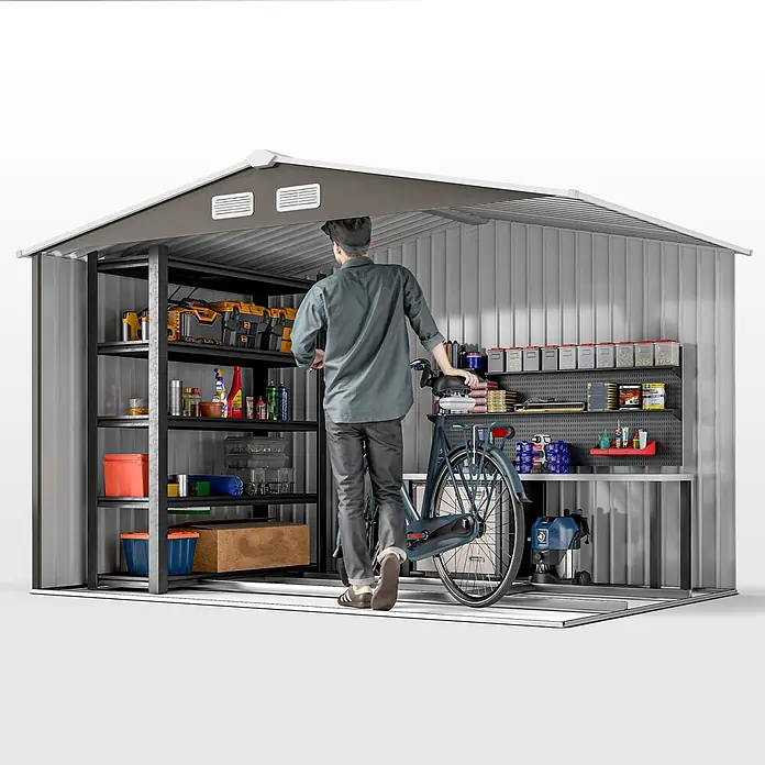 Outsunny Gerätehaus - Außenbreite inkl. Dachüberstand: 277 cm, Außentiefe inkl. Dachüberstand: 195 cm, Stahl, Grau - Graues Metallgerätehaus mit Innenregalen für Werkzeuge, Haushaltswaren und ein Fahrrad, eine Person organisiert.