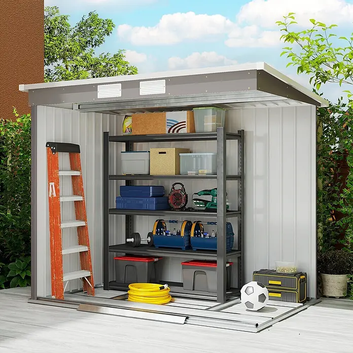 Outsunny Gerätehaus - Außenbreite inkl. Dachüberstand: 213 cm, Außentiefe inkl. Dachüberstand: 130 cm, Stahl, Hellgrau - Grau-weißes Outdoor-Gerätehaus mit Regalen für Werkzeuge und Gartengeräte, mit Schiebetür.
