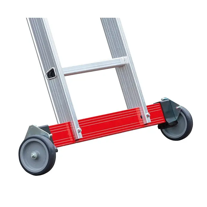 Euroline Mehrzweckleiter Premium 30778 Mehrzweckleiter 3-teilig 3x10 Sprossen - Anzahl Tritte: 10 Stk., Arbeitshöhe: 8.100 m, Aluminium - Unterteil einer silbernen Leiter mit rotem Rollfuß, zur einfachen Bewegung.