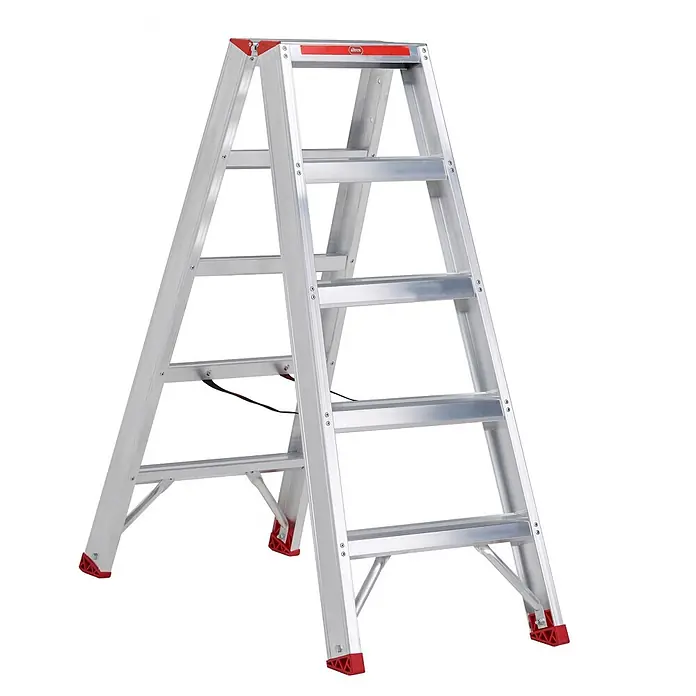 Altrex Doppel-Stehleiter Sierra beidseitig begehbare Stufenstehleiter SDO 5 Stufen ohne Bügel - Anzahl Tritte: 5 Stk., Arbeitshöhe: 3.200 m, Aluminium - Aluminium-Doppelstufenleiter mit mehreren Sprossen und roten Antirutschfüßen.