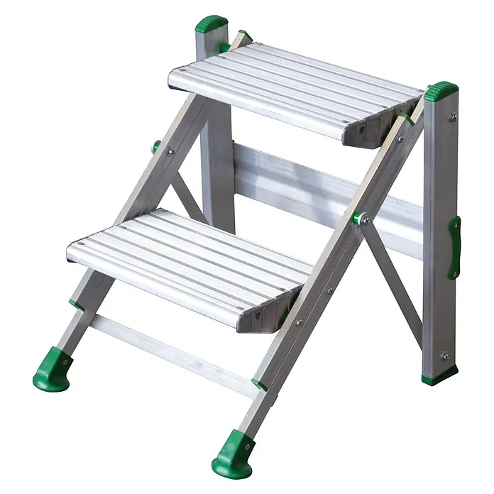 Facal Klapptritt Klapptreppe Plio Aluminium 2 Stufen - Anzahl Tritte: 2 Stk., Arbeitshöhe: 2.420 m, Aluminium - Zweistufiger Klapp-Aluminium-Trittschemel in Silber mit grünen rutschfesten Akzenten.