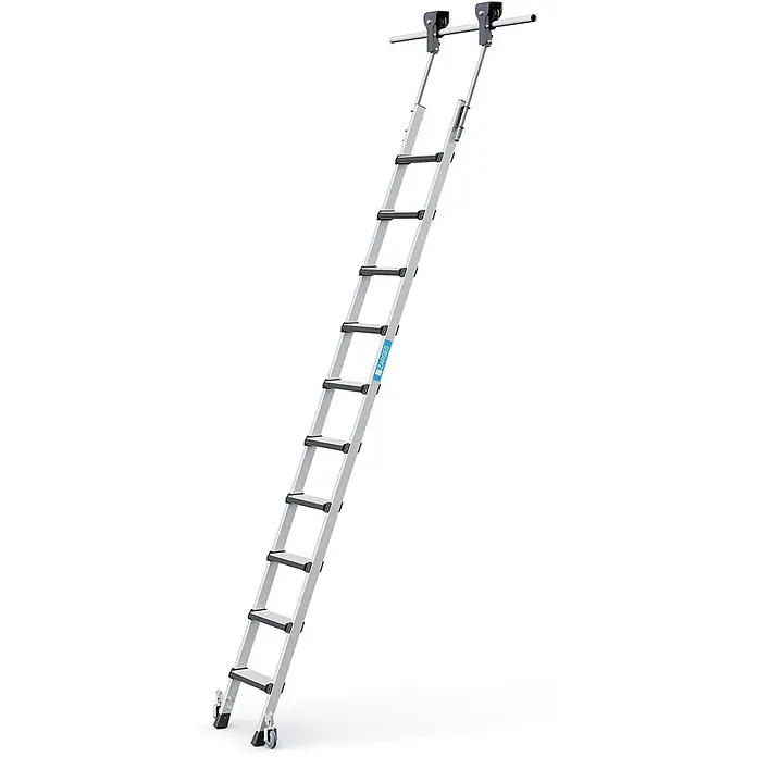 Zarges Mehrzweckleiter Regalleiter fahrbar Comfortstep Trec LH 10 Stufen - Anzahl Tritte: 10 Stk., Arbeitshöhe: 3.750 m, Aluminium - Silberne Aluminium-Bodentreppe mit schwarzen Stufen, oberen Haken zur Befestigung und unteren Rollen zur leichten Positionierung.