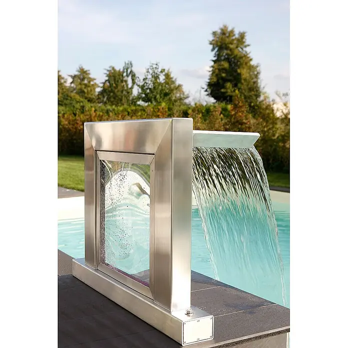 Ideal Eichenwald Pooldusche Modell 52 Schwalldusche Aquarius mit RGB-Beleuchtung - Edelstahl - Modernes Edelstahl- und Glas-Poolwasserfall, aktiv ins Becken fließend.