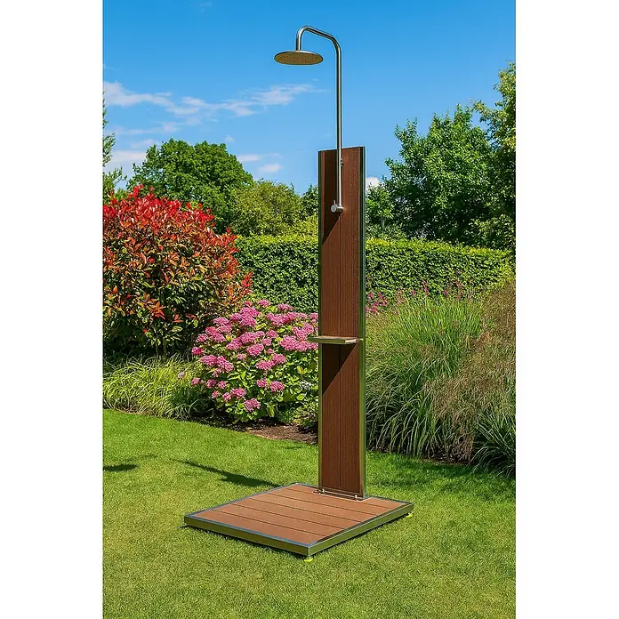 Ideal Eichenwald Pooldusche Modell 70 Gartendusche Bahama mit Bodenplatte - Edelstahl - Eine elegante Außendusche mit Holzoptik-Paneelen und Edelstahlrahmen.