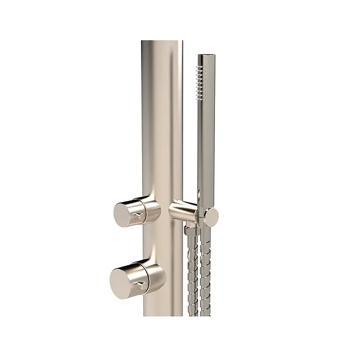 Ideal Eichenwald Pooldusche Modell 70 Gartendusche Sylt in Gold - Edelstahl - Gebürstete Duschsäule aus Metall mit rechteckiger Handbrause und zwei Bedienknöpfen.