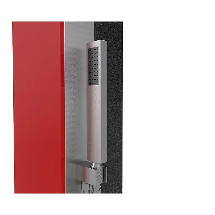 Ideal Eichenwald Pooldusche Modell 70 Solar Garten Glasdusche Saba Rot - Höhe: 0,01 m, Edelstahl - Rechteckige, silberne Handbrause an einer Stange, vor roter Platte und dunkler Wand.