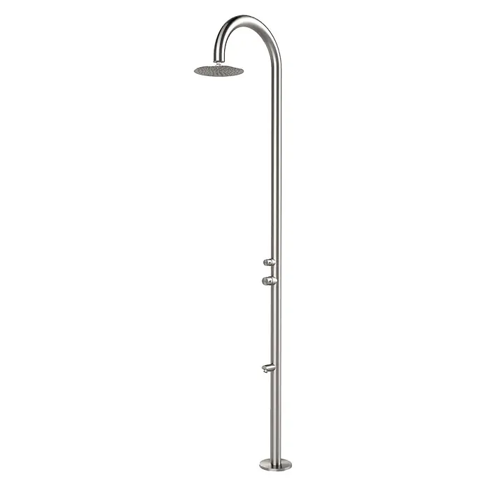 Ideal Eichenwald Pooldusche Modell 70 Gartendusche Norderney - Edelstahl - Freistehende Außendusche aus gebürstetem Edelstahl mit rundem Duschkopf, zwei Bedienknöpfen und einem Fußauslauf.