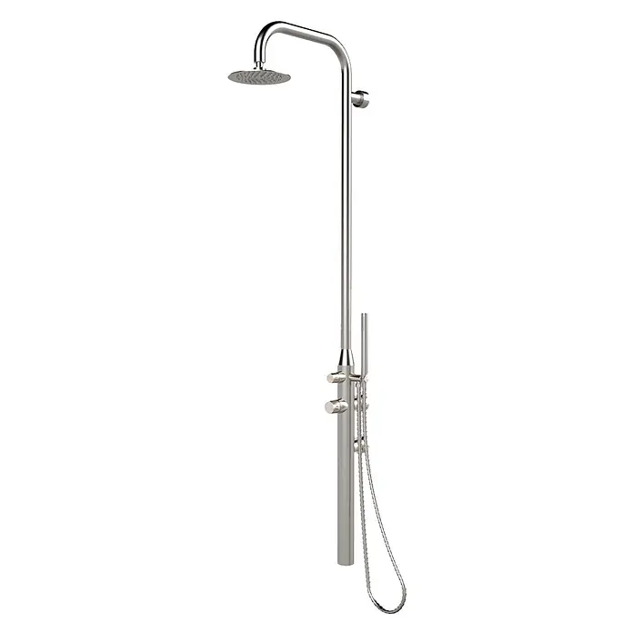 Ideal Eichenwald Pooldusche Modell 70 Gartendusche Juist wandmontiert - Edelstahl - Modernes Duschsystem aus silbernem Metall mit Kopf- und Handbrause sowie Bedienelementen an einem Standrohr.