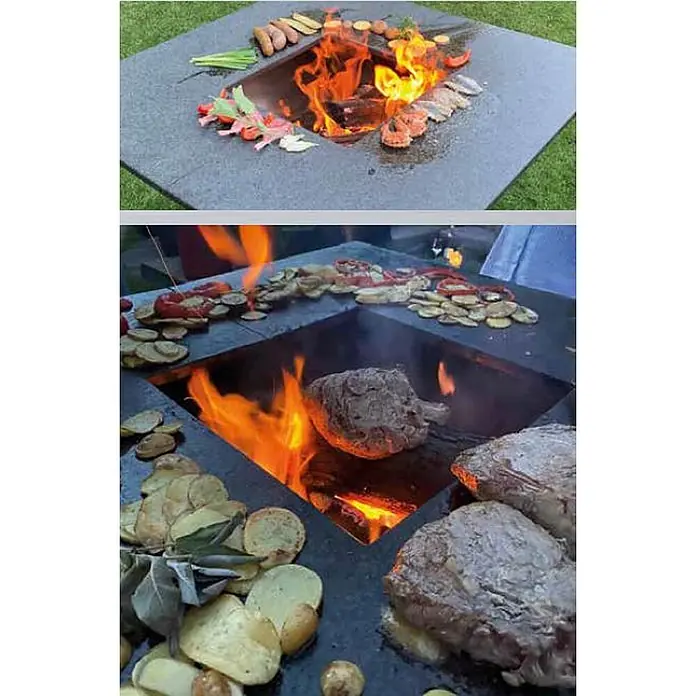 Ideal Eichenwald Pooldusche Grillrost mit Halterung höhenverstellbar 400x400mm - Edelstahl - Quadratischer, dunkelgrauer Feuerschalen-Grill mit Speisen, die auf der integrierten Grillplatte um ein Feuer zubereitet werden.