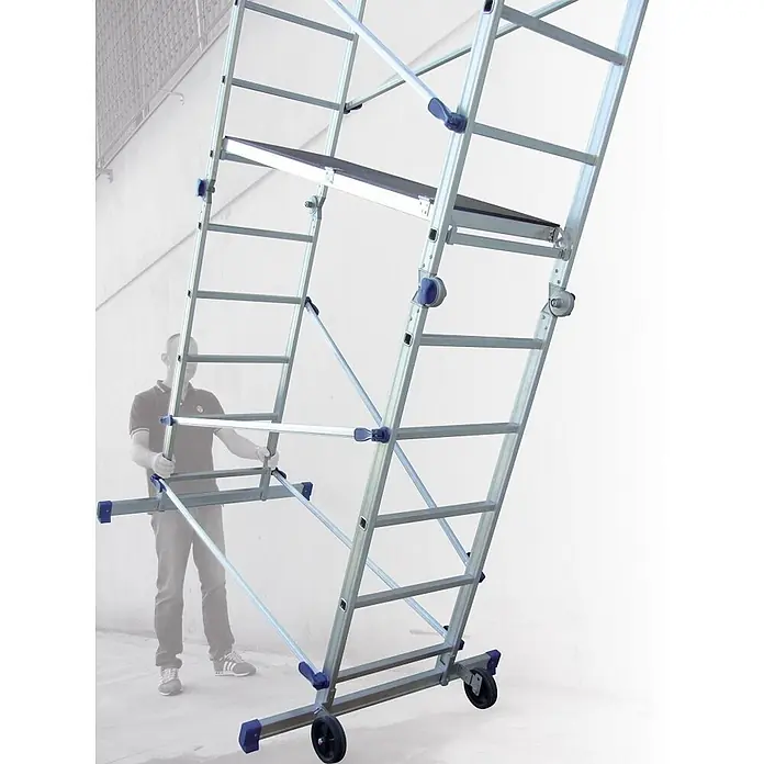 Facal Rollgerüst Gelenkgerüst S100 PINNA - Arbeitshöhe: 3.780 m - Silbernes Aluminium-Rollgerüst mit blauen Akzenten, Rollen und einer Arbeitsplattform.