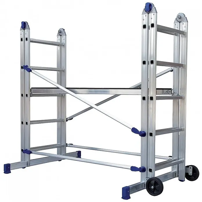Facal Rollgerüst Gelenkgerüst S100 PINNA - Arbeitshöhe: 3.780 m - Vielseitige Aluminium-Gerüstleiter mit Arbeitsplattform und Rädern, silberfarben mit blauen Akzenten.