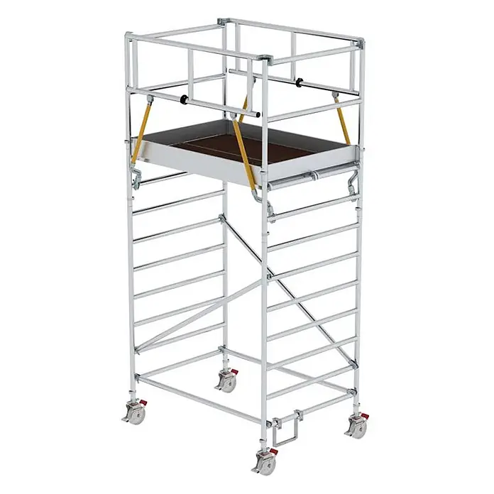 Munk Rollgerüst Rollgerüst SG mit Doppelplattform 1,35x1,80m Plattform 5,07m AH - Arbeitshöhe: 5.070 m - Mobiles Aluminium-Rollgerüst mit brauner Plattform und Rollen.