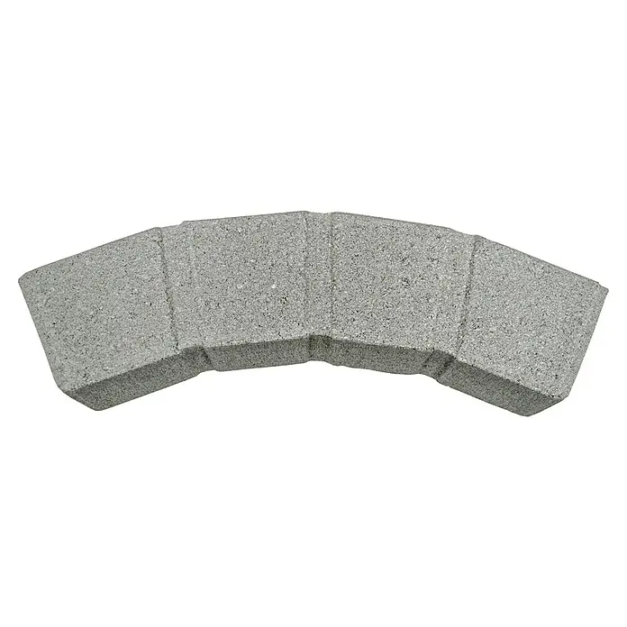 Christoph Randstein Multi- Bord - 50 x 11,5 x 8 cm, Grau, Beton, Gebogen - Eine Reihe von grauen Pflastersteinen, die einen sanften Bogen bilden, ideal für Gartenwege oder dekorative Elemente im Außenbereich.