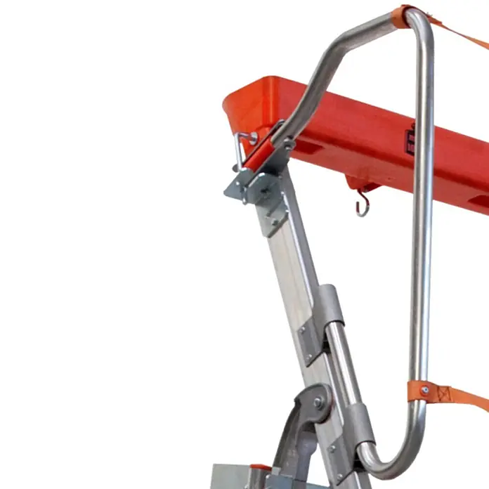 Facal Podestleiter Casta Podesttreppe Aluminium S600 5 Stufen - Anzahl Tritte: 5 Stk., Arbeitshöhe: 3.110 m, Aluminium - Oranges Leiterzubehör-Tablett und silberner Handlauf an einer Metallleiter befestigt.