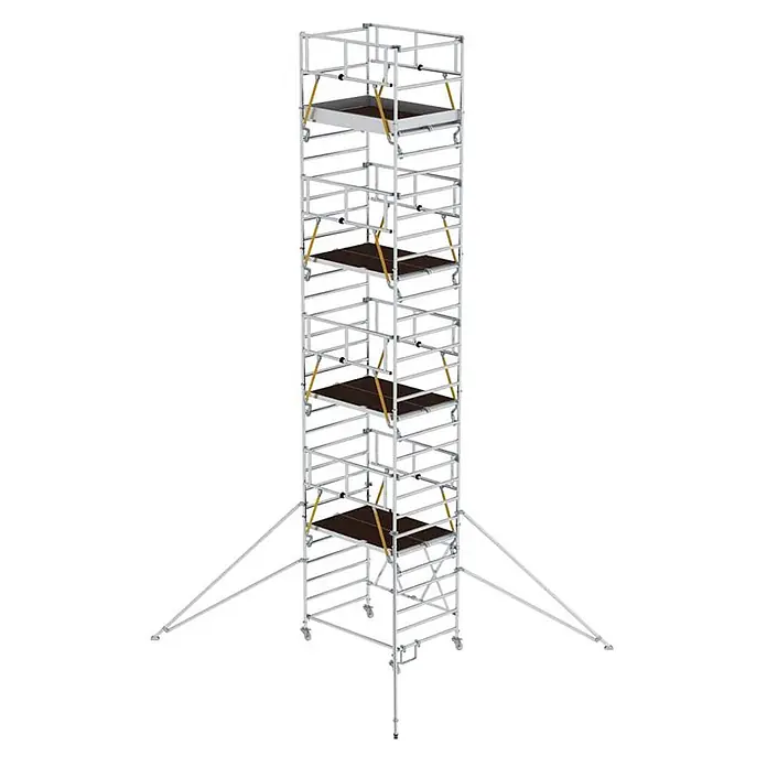 Munk Rollgerüst Klappgerüst SG 1,35x2,45m mit Ausleger und Sicherheitsgeländer 9,96m AH - Arbeitshöhe: 9.960 m - Hoher, silberfarbener fahrbarer Gerüstturm mit mehreren dunklen Plattformen, gelben Streben und Auslegern.