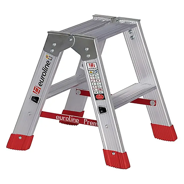 Euroline Stehleiter Premium 30577 Stufenstehleiter 2x2 Stufen - Anzahl Tritte: 2 Stk., Arbeitshöhe: 2.150 m, Aluminium - Stabile silberne Aluminium-Klapptritt mit rutschfesten roten Füßen und Sicherheitsstreben, mit Euroline-Branding.